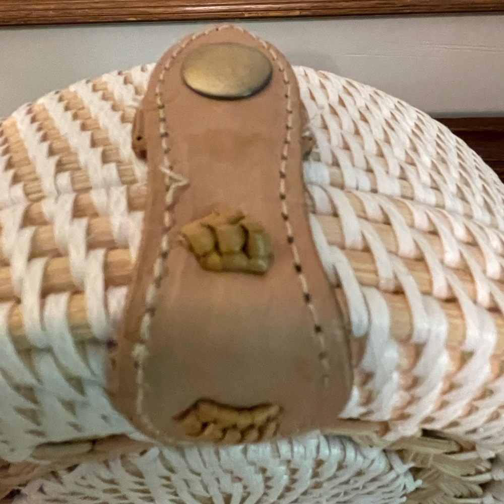 Round wicker crossbody purse - Picture 6 of 7